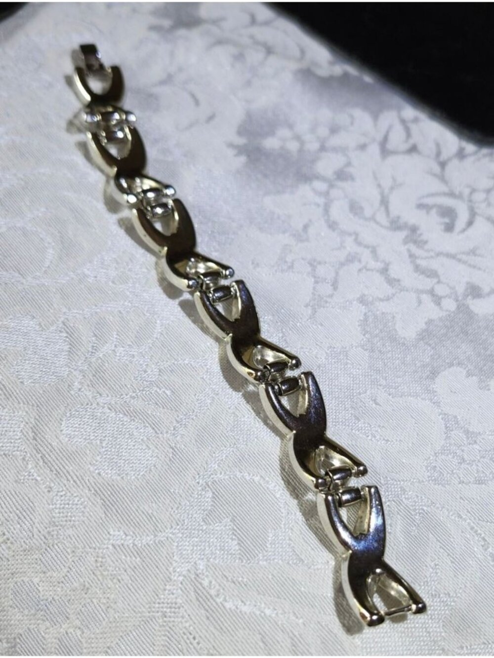 Vintage Crown Trifari Brushed Silver-Tone Metal Necklace & Bracelet Set - Picture 3 of 10